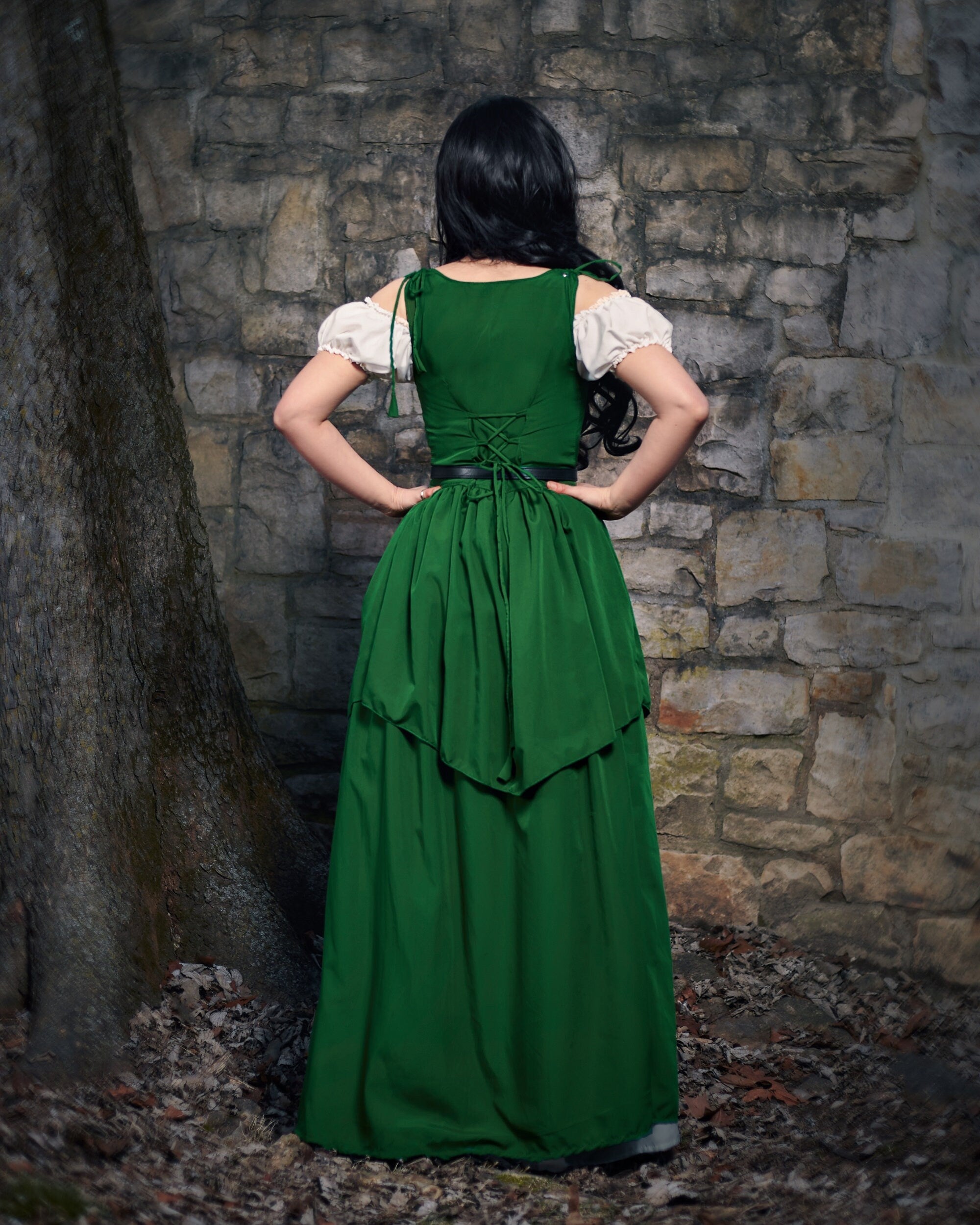 Renaissance Faire Layered Full Costume Fitted Lace-up Irish Dress with Capped Sleeve Chemise